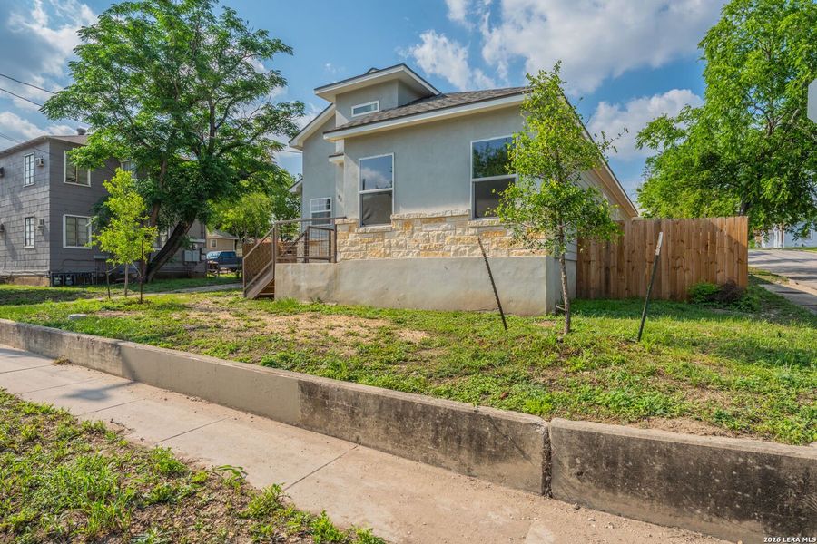 Exterior details and patio area of a home in , San Antonio (Image 16).