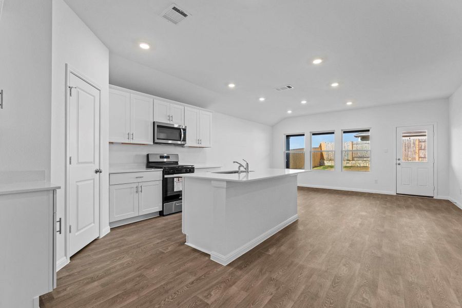 Furnished interior view inside a new home in Paramount, Kyle (Image 10).