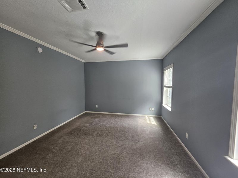 Spacious, unfurnished interior of a new home in , Middleburg (Image 5).