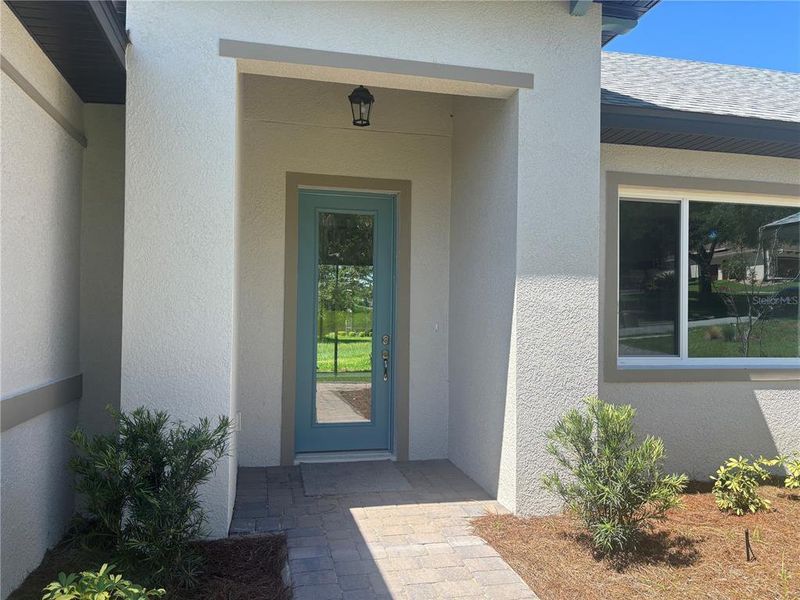 Exterior details and patio area of a home in , Lady Lake (Image 4).
