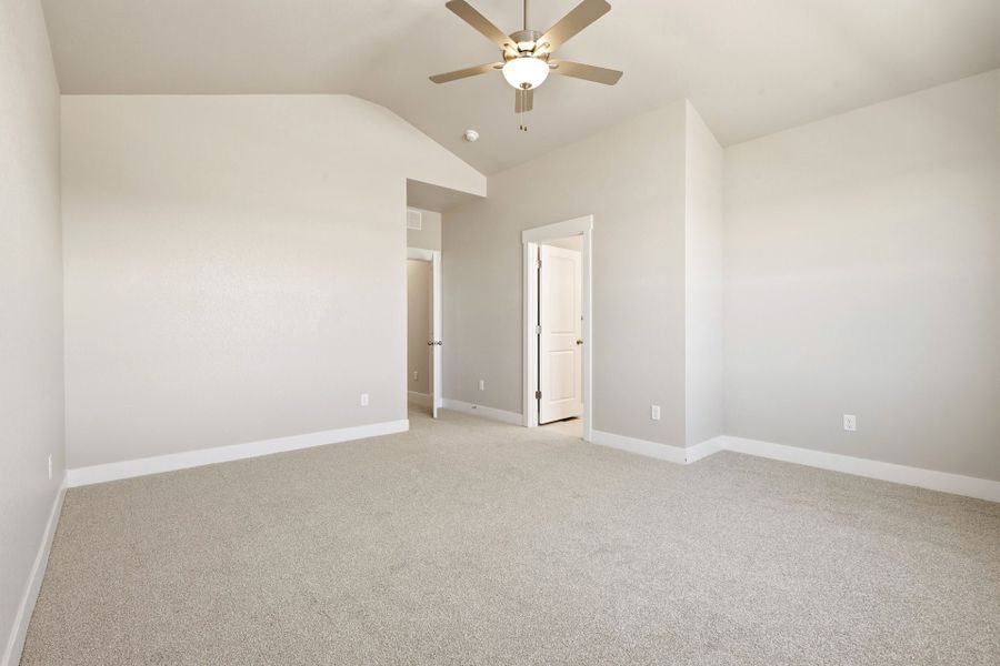 Spacious, unfurnished interior of a new home in The Lakes at Centerra, Loveland (Image 15).