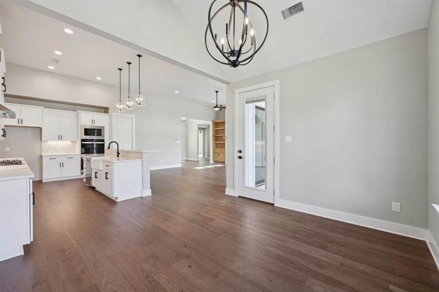 Spacious, unfurnished interior of a new home in , Grapevine (Image 18).