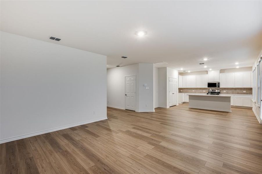 Spacious, unfurnished interior of a new home in Eagle Creek, Denton (Image 13). Spacious, unfurnished interior of a new home in Eagle Creek, Denton (Image 13).