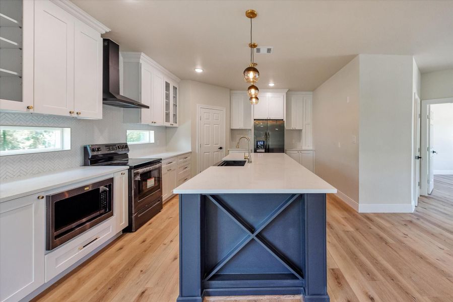 Furnished interior view inside a new home in , Livingston (Image 6).