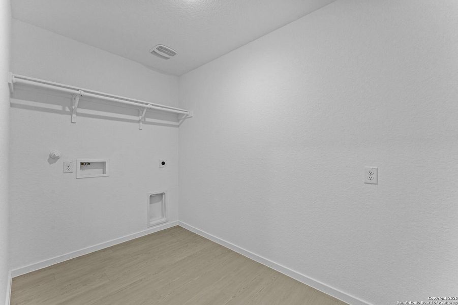 Spacious, unfurnished interior of a new home in , New Braunfels (Image 19).