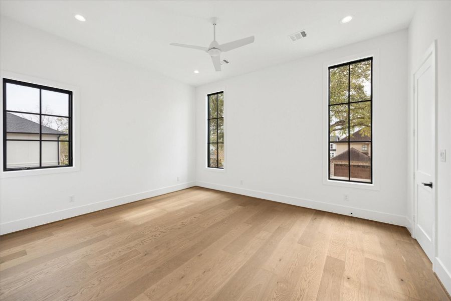 Spacious, unfurnished interior of a new home in , Houston (Image 22).