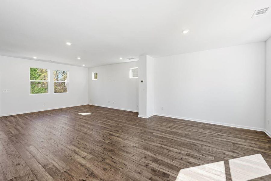 Spacious, unfurnished interior of a new home in Falls Creek, Flowery Branch (Image 23).