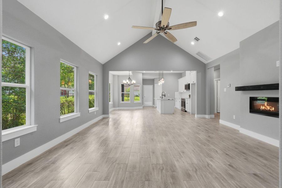 Spacious, unfurnished interior of a new home in , Willis (Image 19).