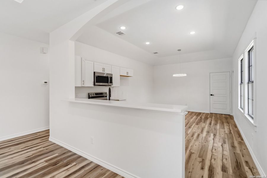 Spacious, unfurnished interior of a new home in , San Antonio (Image 20).