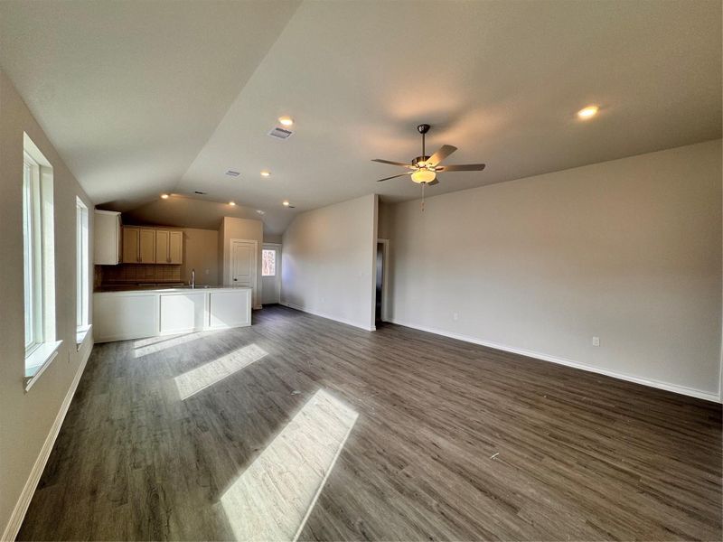 Spacious, unfurnished interior of a new home in Santa Fe, Cleveland (Image 9).