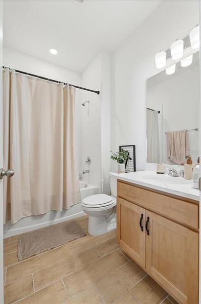 Furnished interior view inside a new home in Hills of Minneola, Minneola (Image 45).