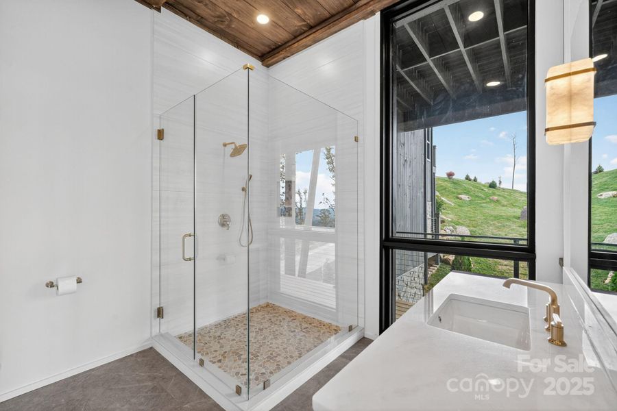 Image 43 of a home in .