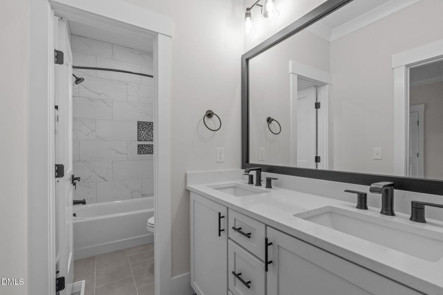 Jack & Jill Bath Jack & Jill Bath