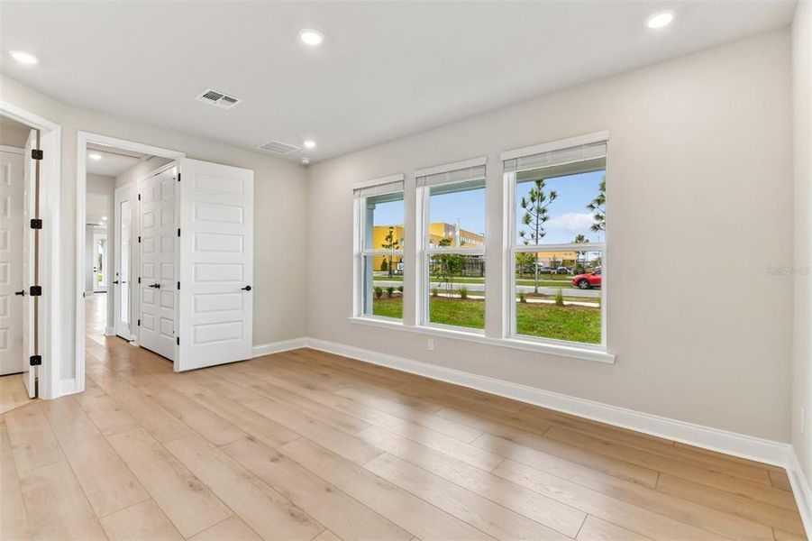 Spacious, unfurnished interior of a new home in Weslyn Park in Sunbridge 34', St. Cloud (Image 14).