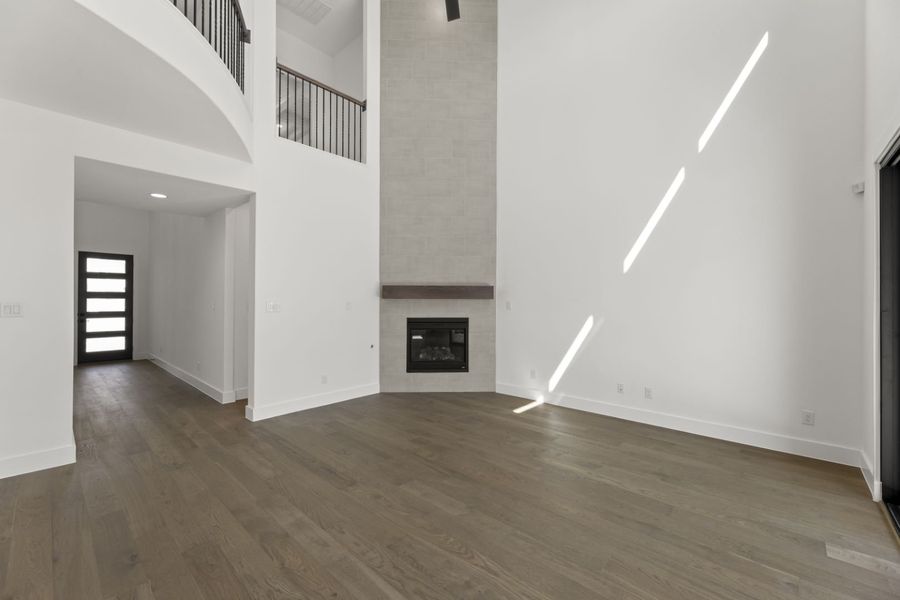 Spacious, unfurnished interior of a new home in Estates at Rockhill, Frisco (Image 18).