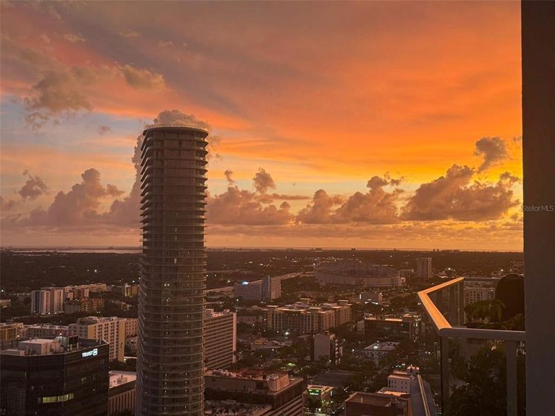 Condo located in St. Petersburg, FL showcasing its design and architecture (Image 3).