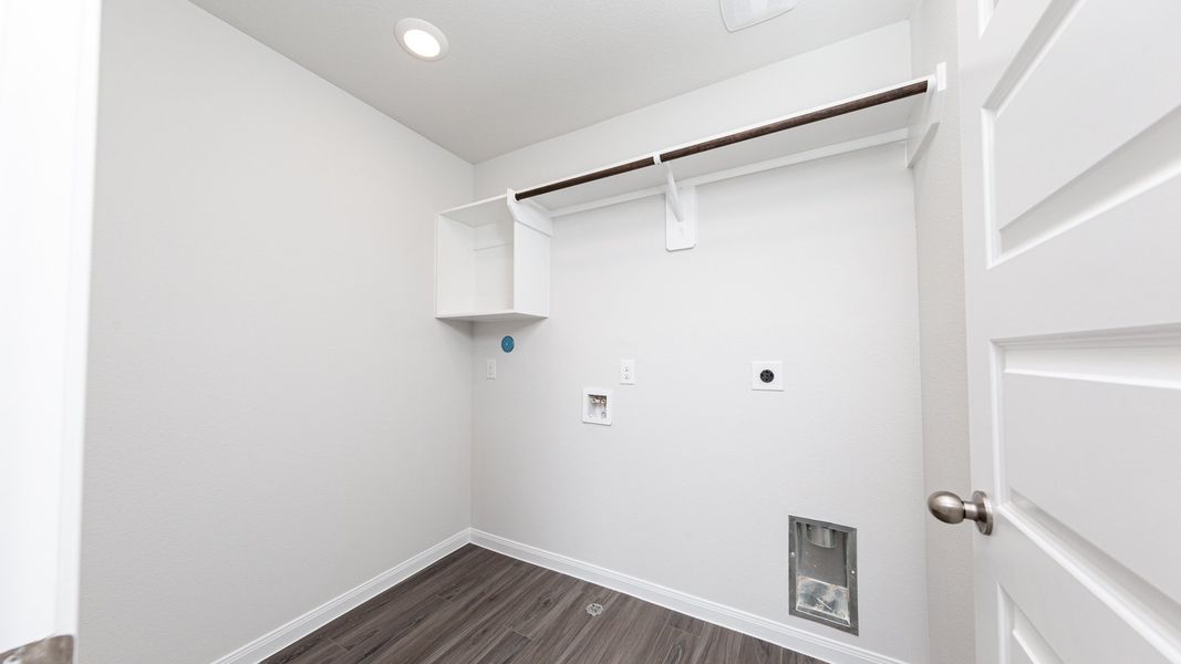 Representative unfurnished interior of a home built from the The Bronte - Walden on Lake Conroe by Legend Homes in Lake Conroe Area Homes, Montgomery (Image 14).