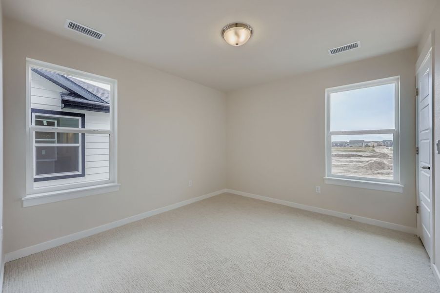 Spacious, unfurnished interior of a new home in Sterling Ranch 40s, Colorado Springs (Image 26).
