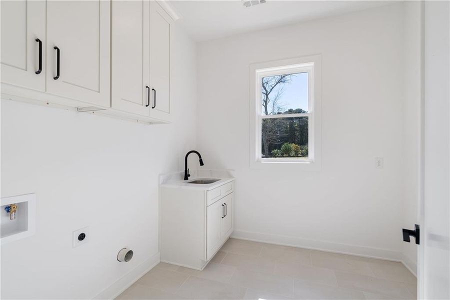 Furnished interior view inside a new home in , Woodstock (Image 10).