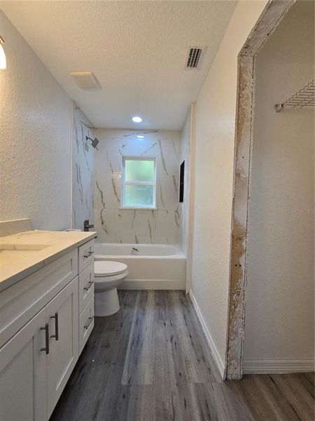 Furnished interior view inside a new home in , Ocklawaha (Image 13).