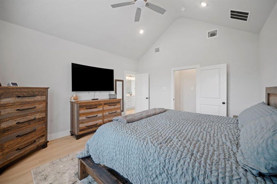 Furnished interior view inside a new home in , Waxahachie (Image 17).