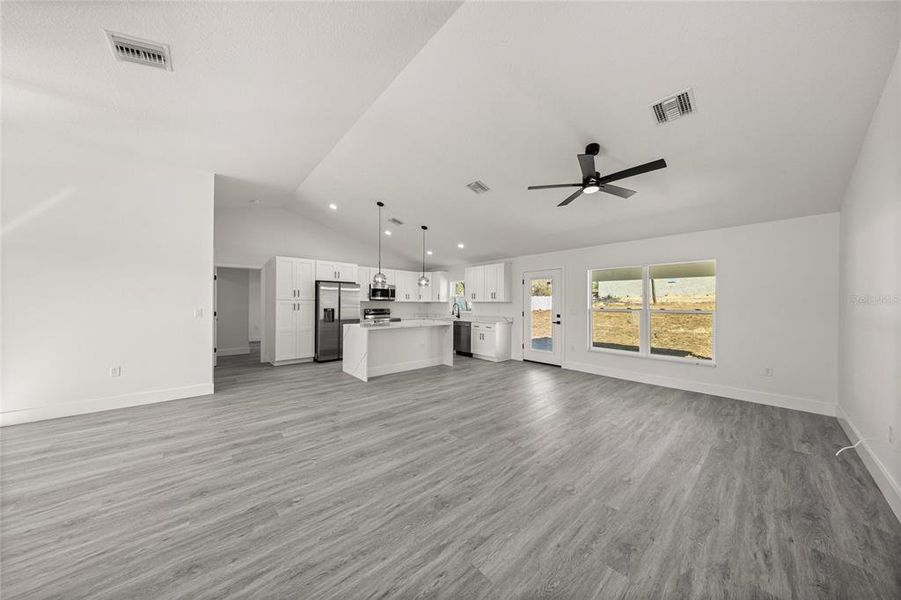 Spacious, unfurnished interior of a new home in , Ocala (Image 20).