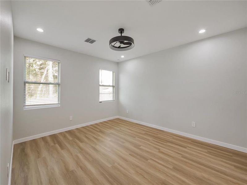 Spacious, unfurnished interior of a new home in , Ocala (Image 8).