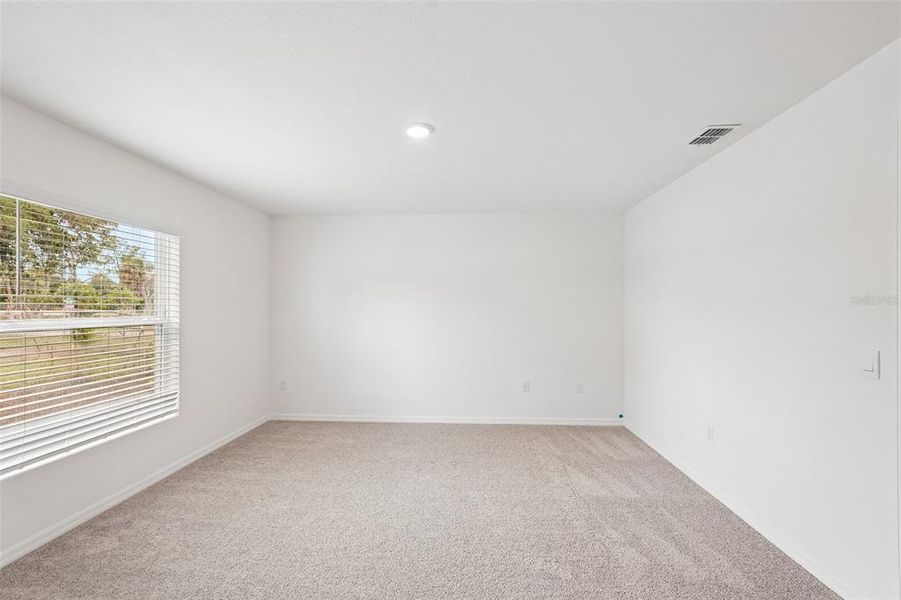 Spacious, unfurnished interior of a new home in Port Charlotte, Port Charlotte (Image 28).