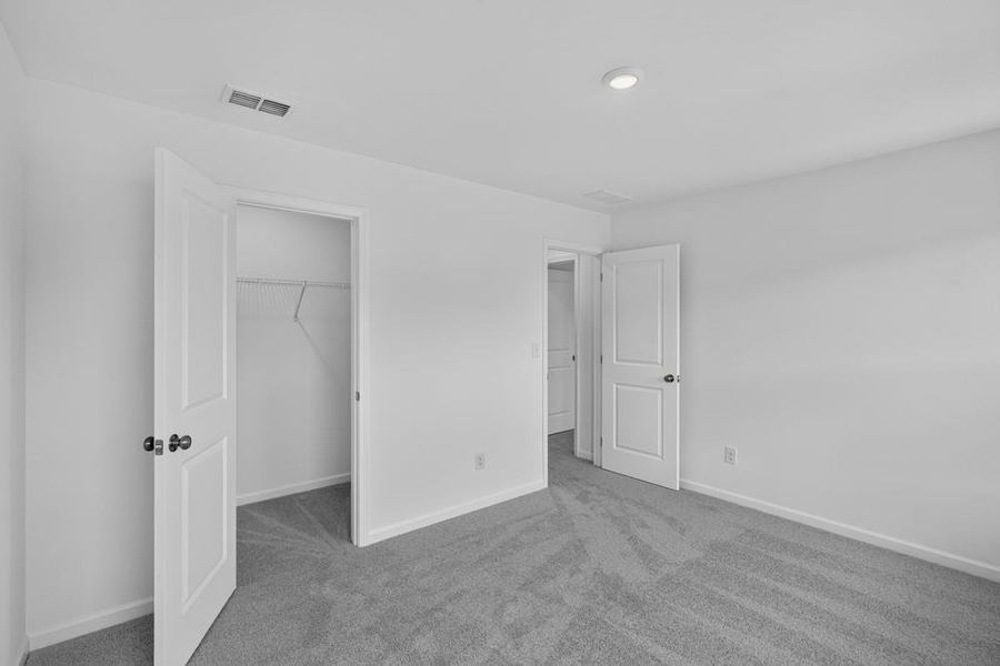 Spacious, unfurnished interior of a new home in Heritage River, Euharlee (Image 16).