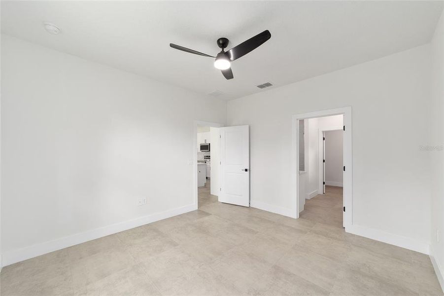 Spacious, unfurnished interior of a new home in , Ocala (Image 29).