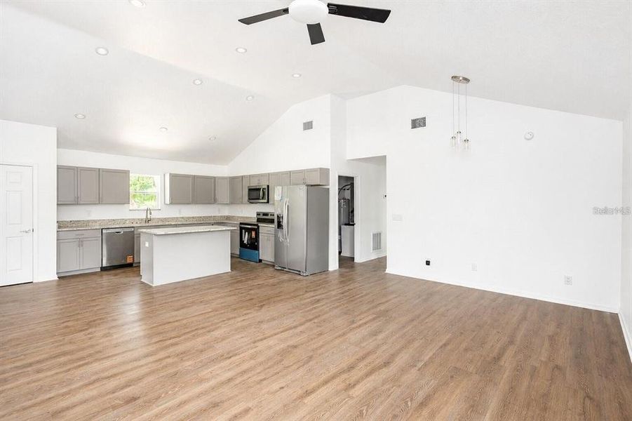 Spacious, unfurnished interior of a new home in , Webster (Image 6).