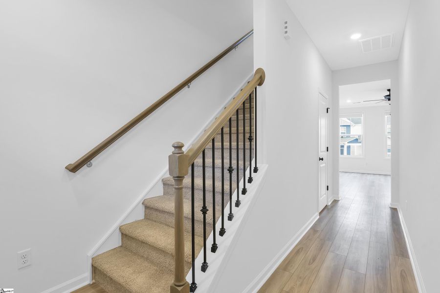 Spacious, unfurnished interior of a new home in Sedona, Greenville (Image 13).