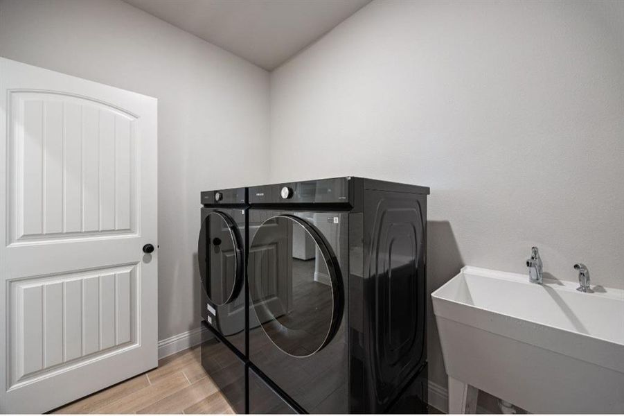 Utility Room with sink and full size connections