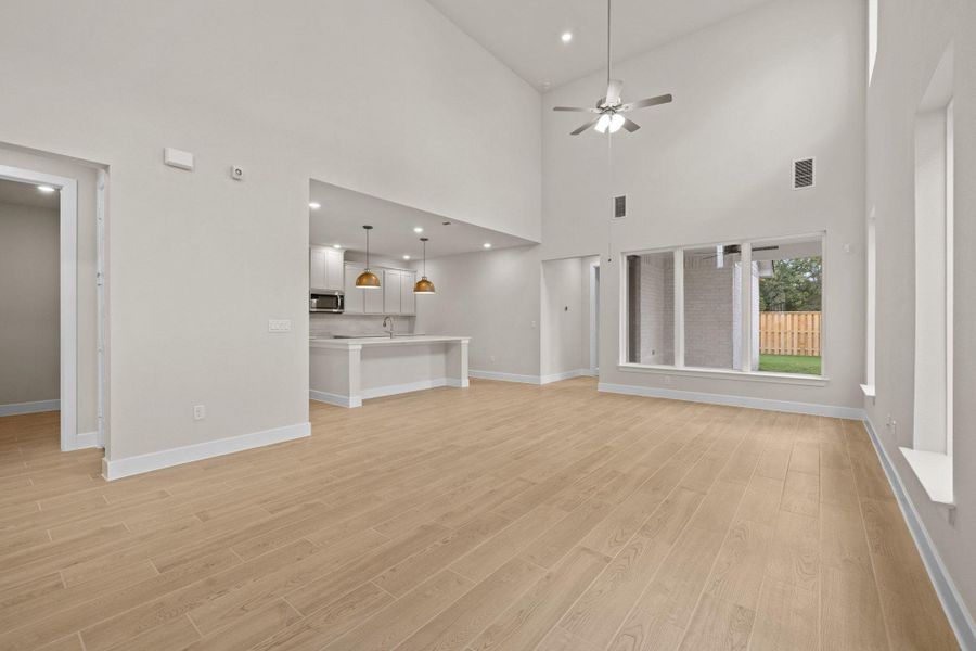 Spacious, unfurnished interior of a new home in Parmer Ranch, Georgetown (Image 15).