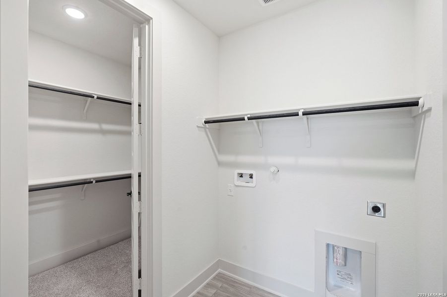 Spacious, unfurnished interior of a new home in Buffalo Crossing, Cibolo (Image 39).