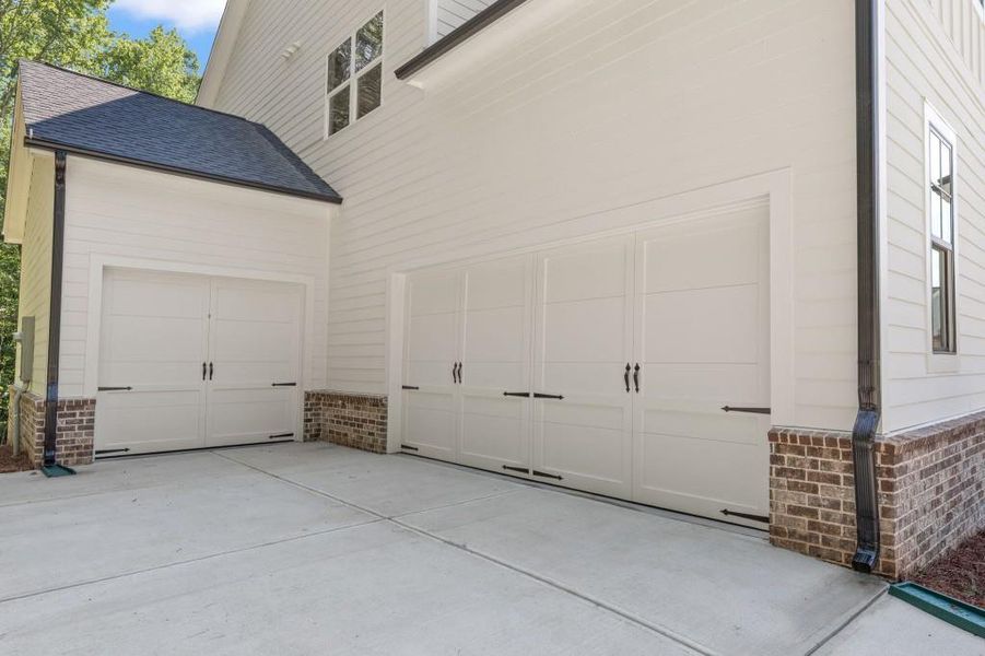 Exterior details and patio area of a home in White Post on Lake Lanier, Gainesville (Image 2).