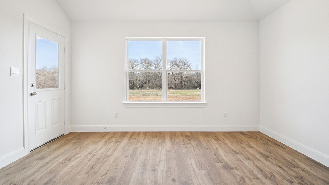 Spacious, unfurnished interior of a new home in Railhead, Cedar Creek (Image 18).