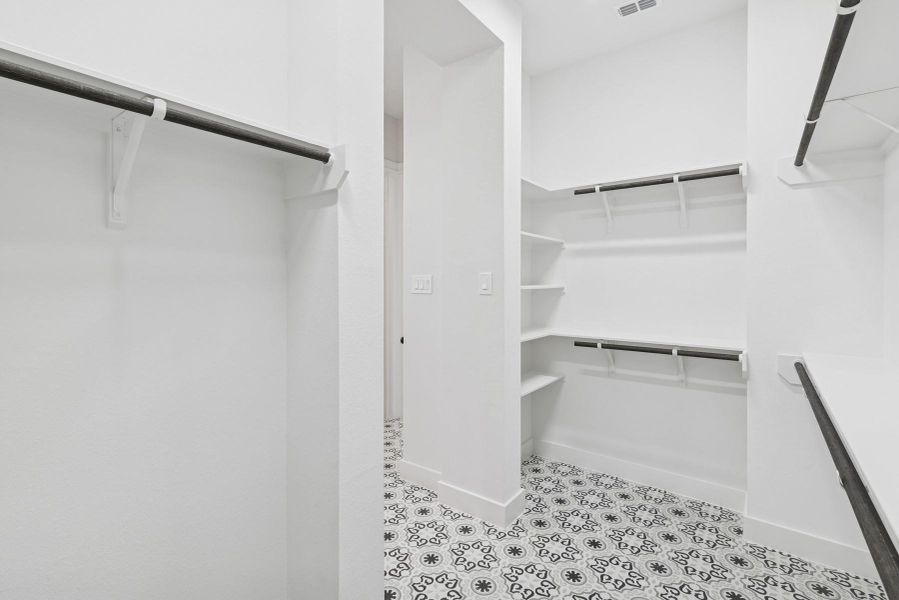 Spacious, unfurnished interior of a new home in Retreat at Oak Park, Houston (Image 13). Spacious, unfurnished interior of a new home in Retreat at Oak Park, Houston (Image 13).