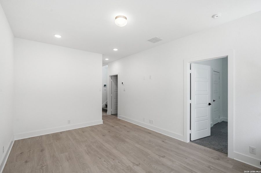 Spacious, unfurnished interior of a new home in Centero at Stone Oak, San Antonio (Image 26).