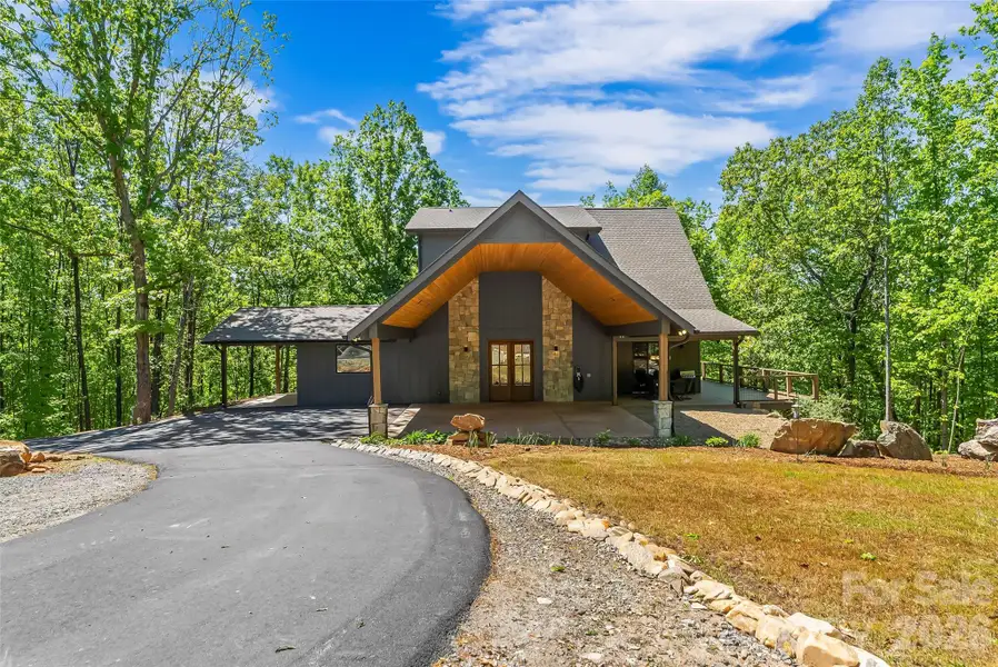 Community amenities in , Morganton (Image 31).