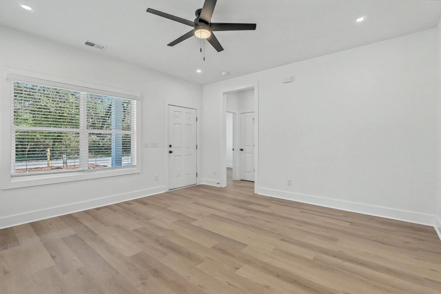 Spacious, unfurnished interior of a new home in , Walterboro (Image 25).