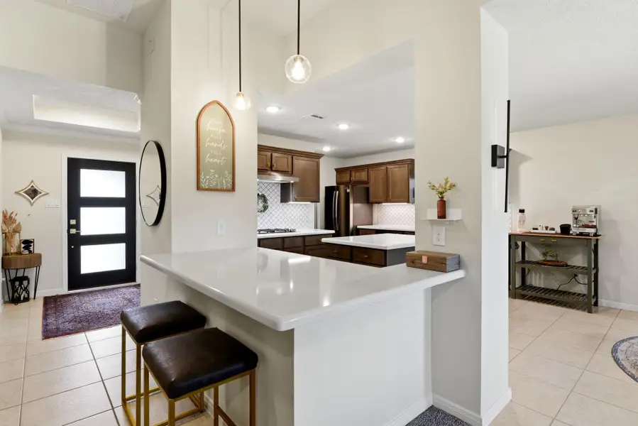 Furnished interior view inside a new home in Pedregal, Dickinson (Image 7).
