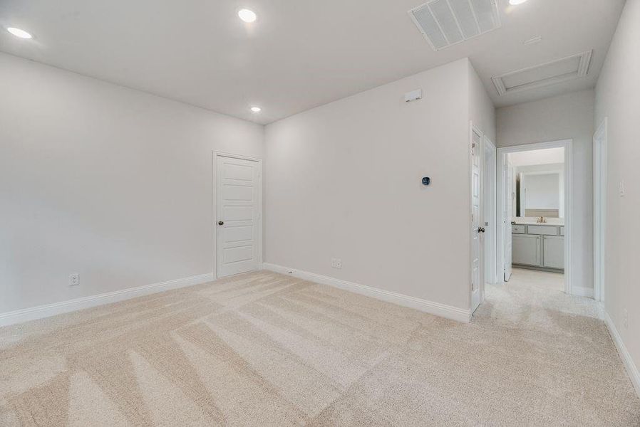 Spacious, unfurnished interior of a new home in Spiritas Ranch, Little Elm (Image 22).