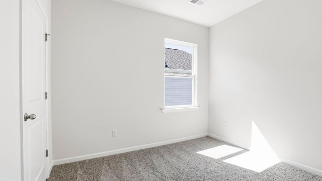 Spacious, unfurnished interior of a new home in Sage Grove, Lyman (Image 16).
