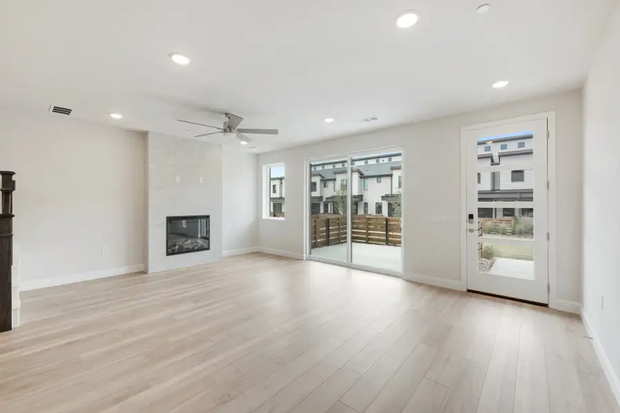 Spacious, unfurnished interior of a new home in Ten Mile Creek, Celina (Image 26).