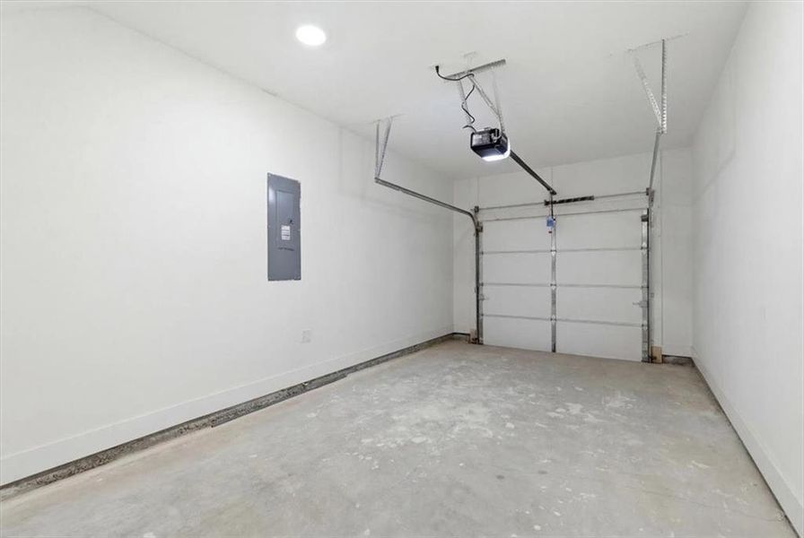 Spacious, unfurnished interior of a new home in , Atlanta (Image 41).