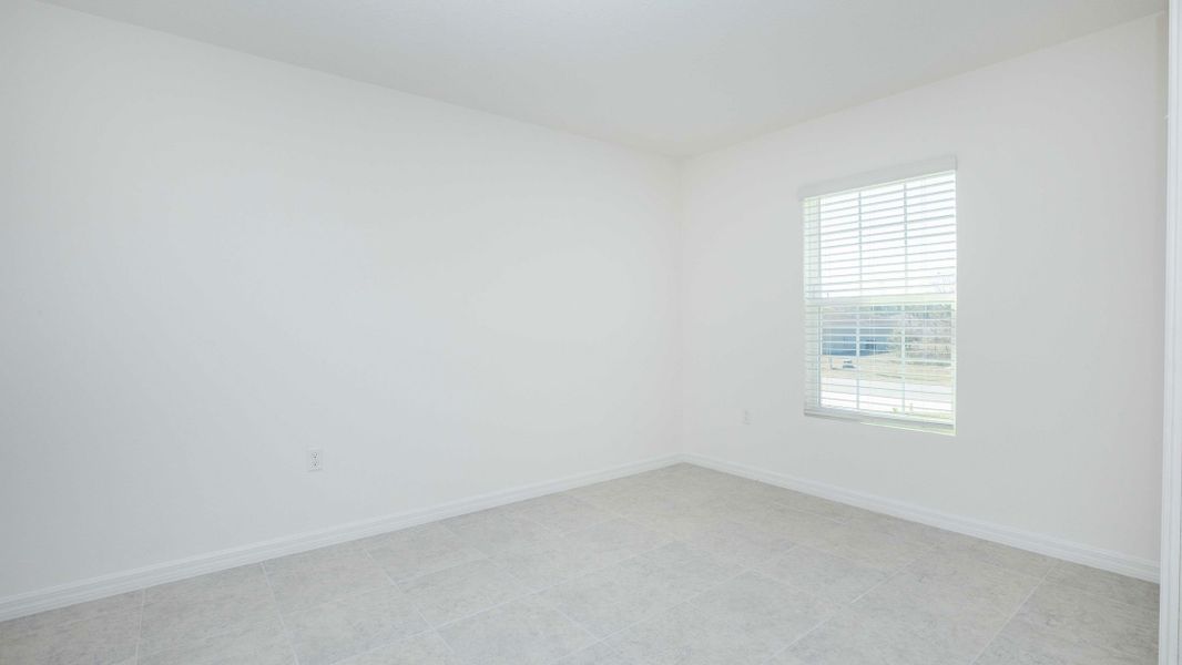 Spacious, unfurnished interior of a new home in Port Charlotte, Port Charlotte (Image 36).