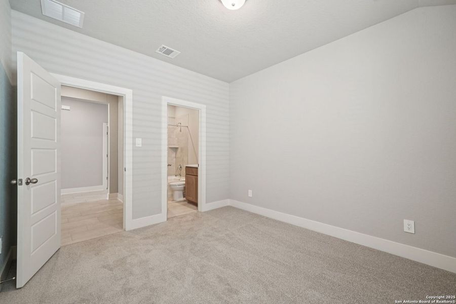 Spacious, unfurnished interior of a new home in Estancia Ranch - Classic Series, San Antonio (Image 21).