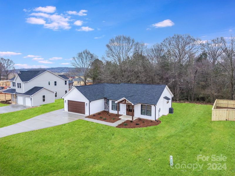 This home added an Upgraded Garage Door, and a Rock Accent Wall both are an additional cost to the home plan- ALL pics are of previous builds and are for visual purposes only- Color Schemes Interior & Exterior will vary based on Builder's discretion.