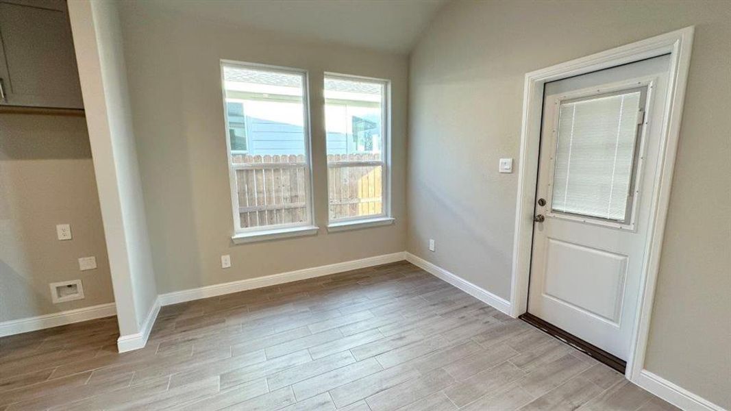 Spacious, unfurnished interior of a new home in Rock Creek Ranch, Fort Worth (Image 10).